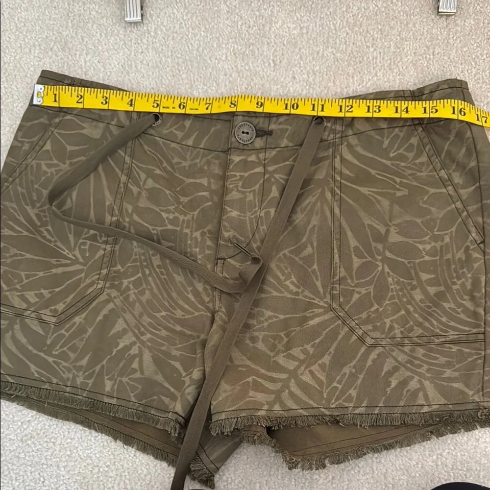 Sanctuary Green Cargo Shorts with Drawstring Waist